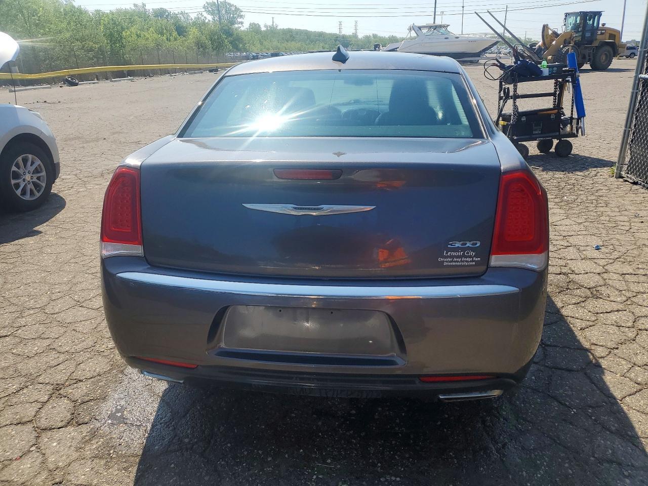 2015 Chrysler 300 Limited - Фото 6