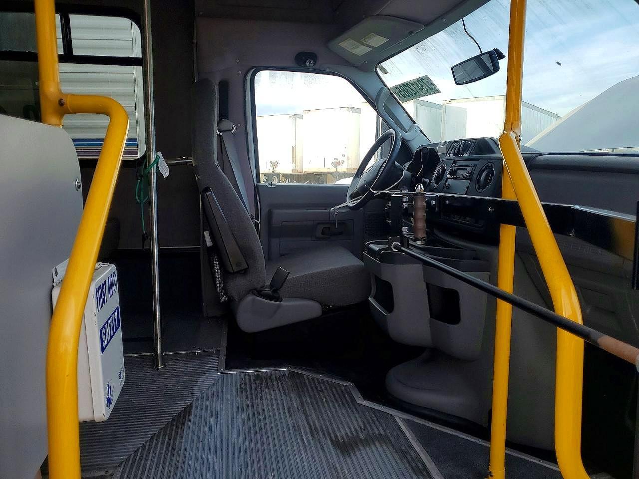 2015 Ford Econoline Wheelchari Shuttle Bus ** Pri Fleet ** - Image 5