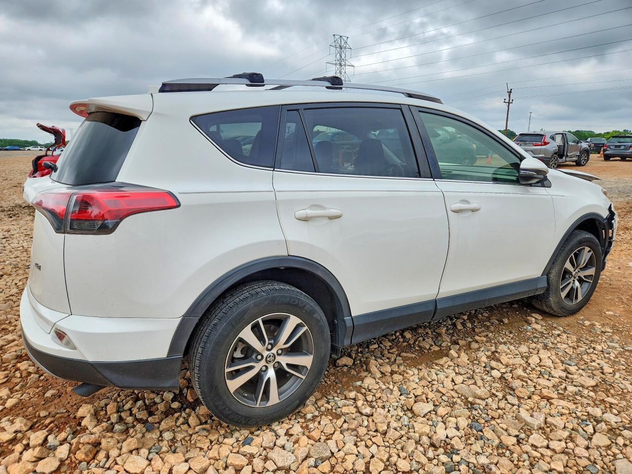 2018 Toyota Rav4 Xle - Image 3