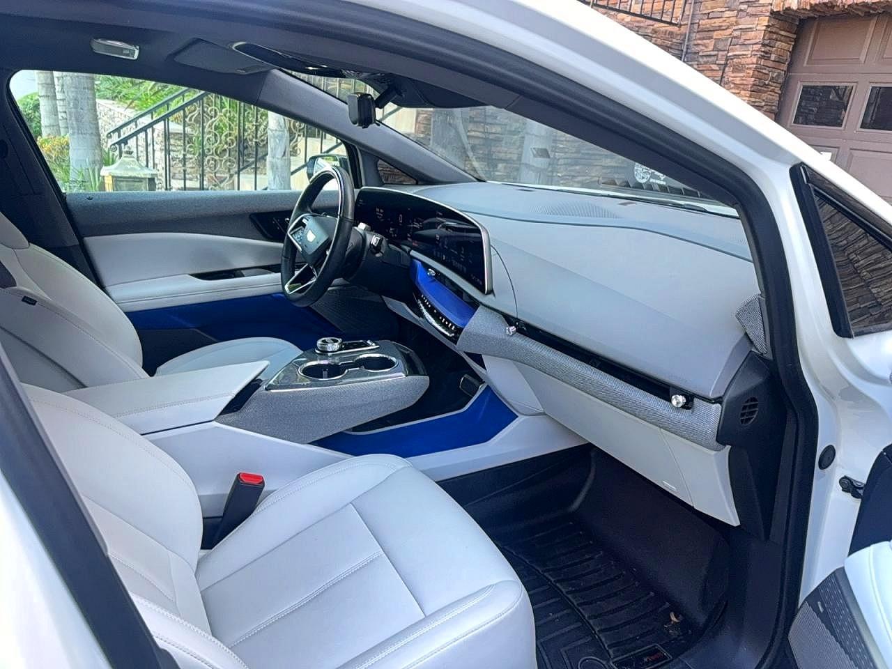 2025 Cadillac Optiq Luxury - Фото 5