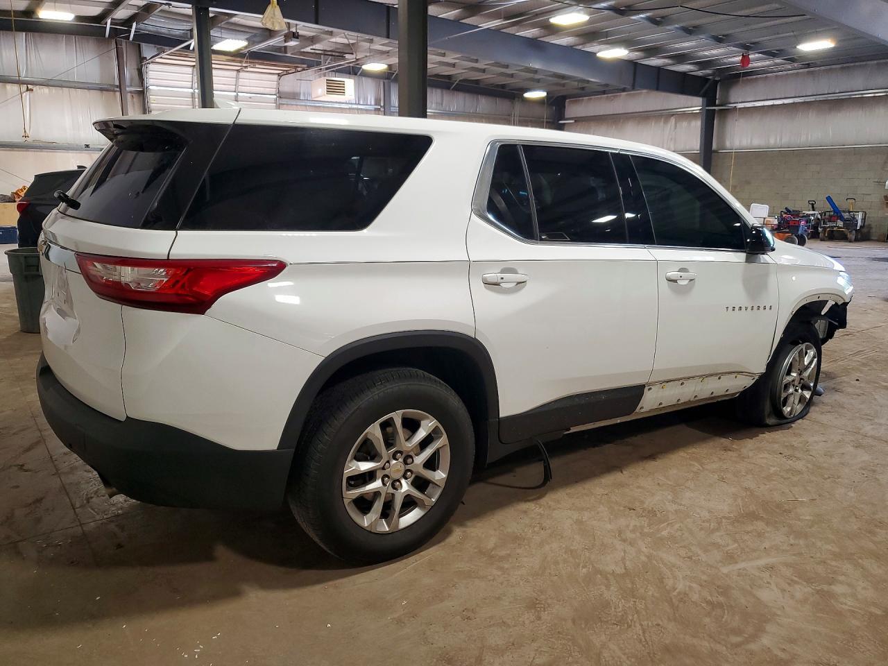 2020 Chevrolet Traverse Ls - Image 3
