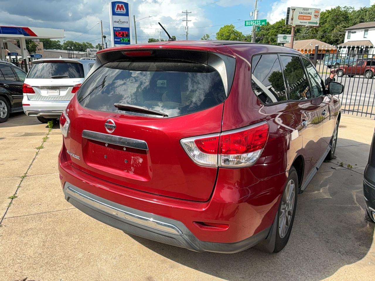 2014 Nissan Pathfinder S - Image 4