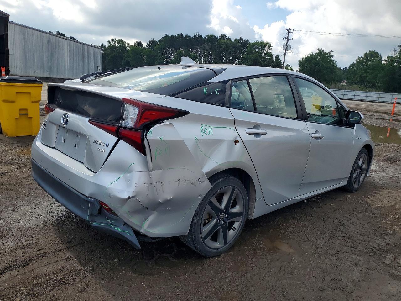 2020 Toyota Prius Xle - Фото 3