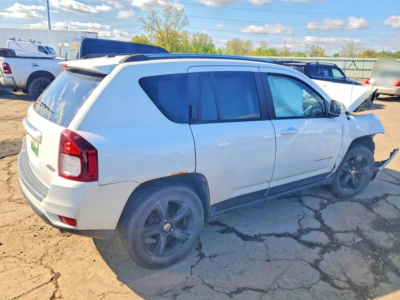 2016 Jeep Compass Latitude - Image 3