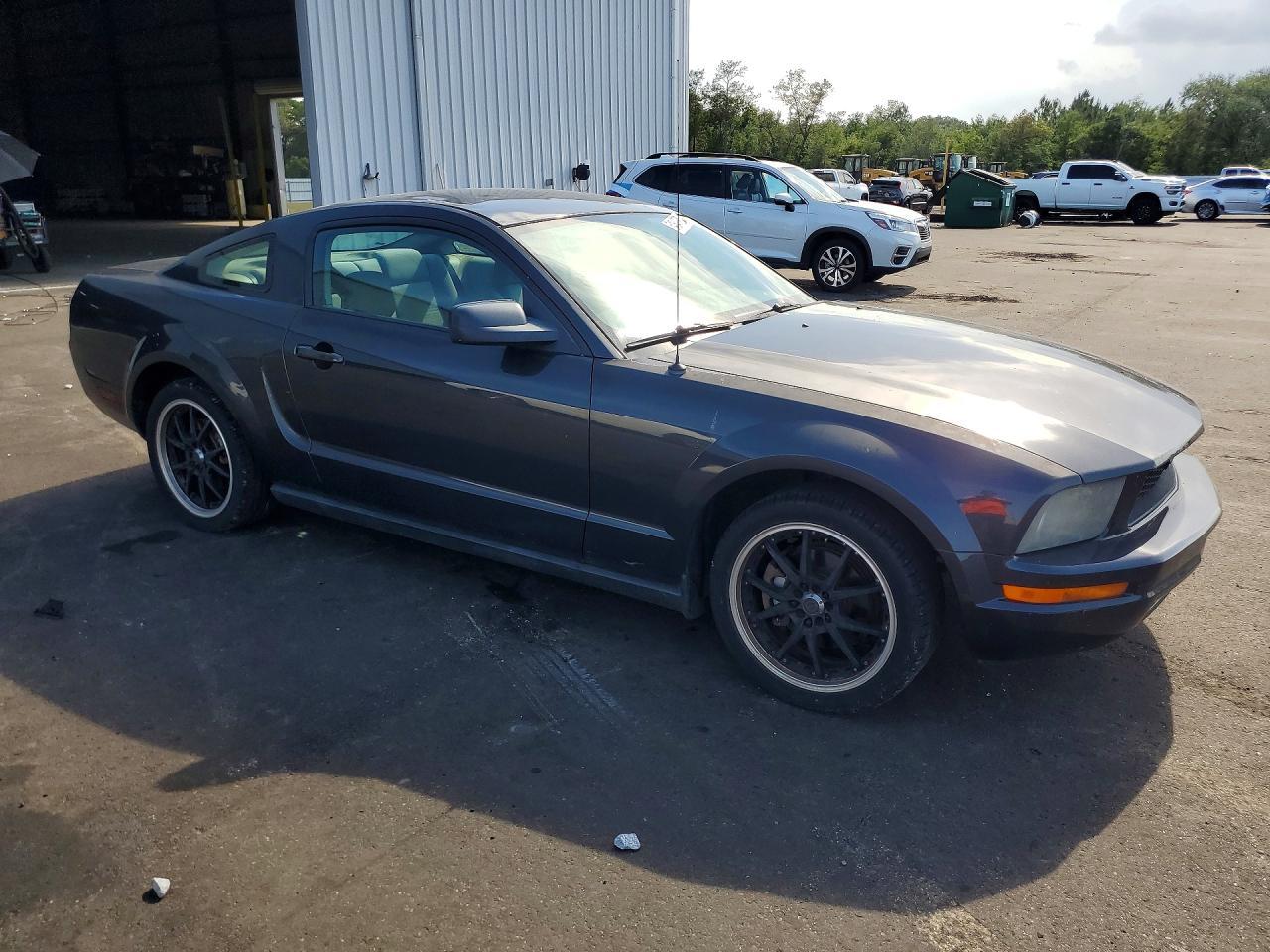 2008 Ford Mustang - Image 4