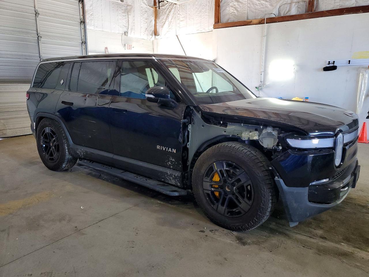 2023 Rivian R1S Adventure - Фото 4