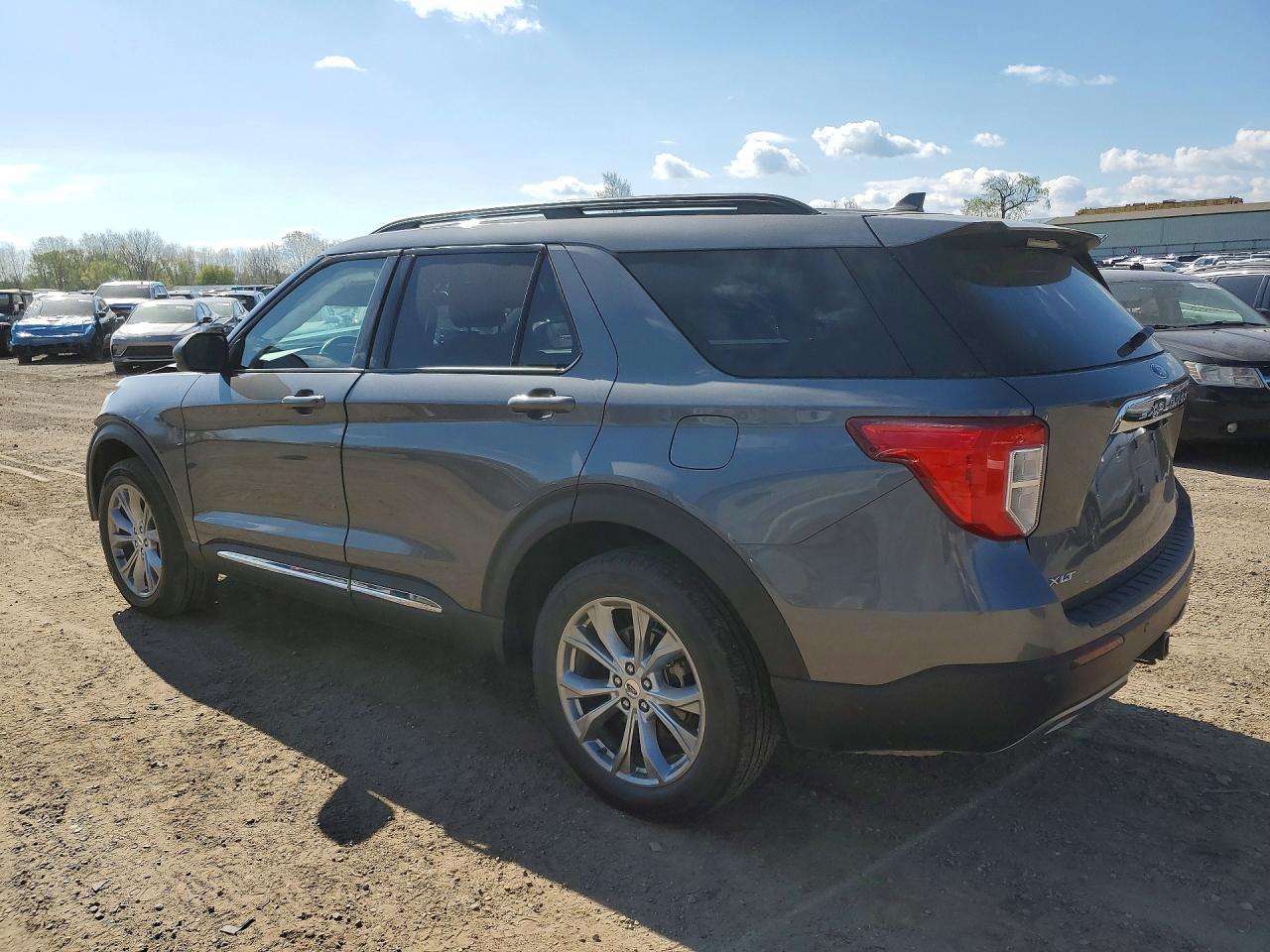 2023 Ford Explorer Xlt - Фото 2