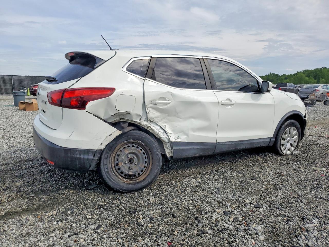 2019 Nissan Rogue Sport S - Фото 3