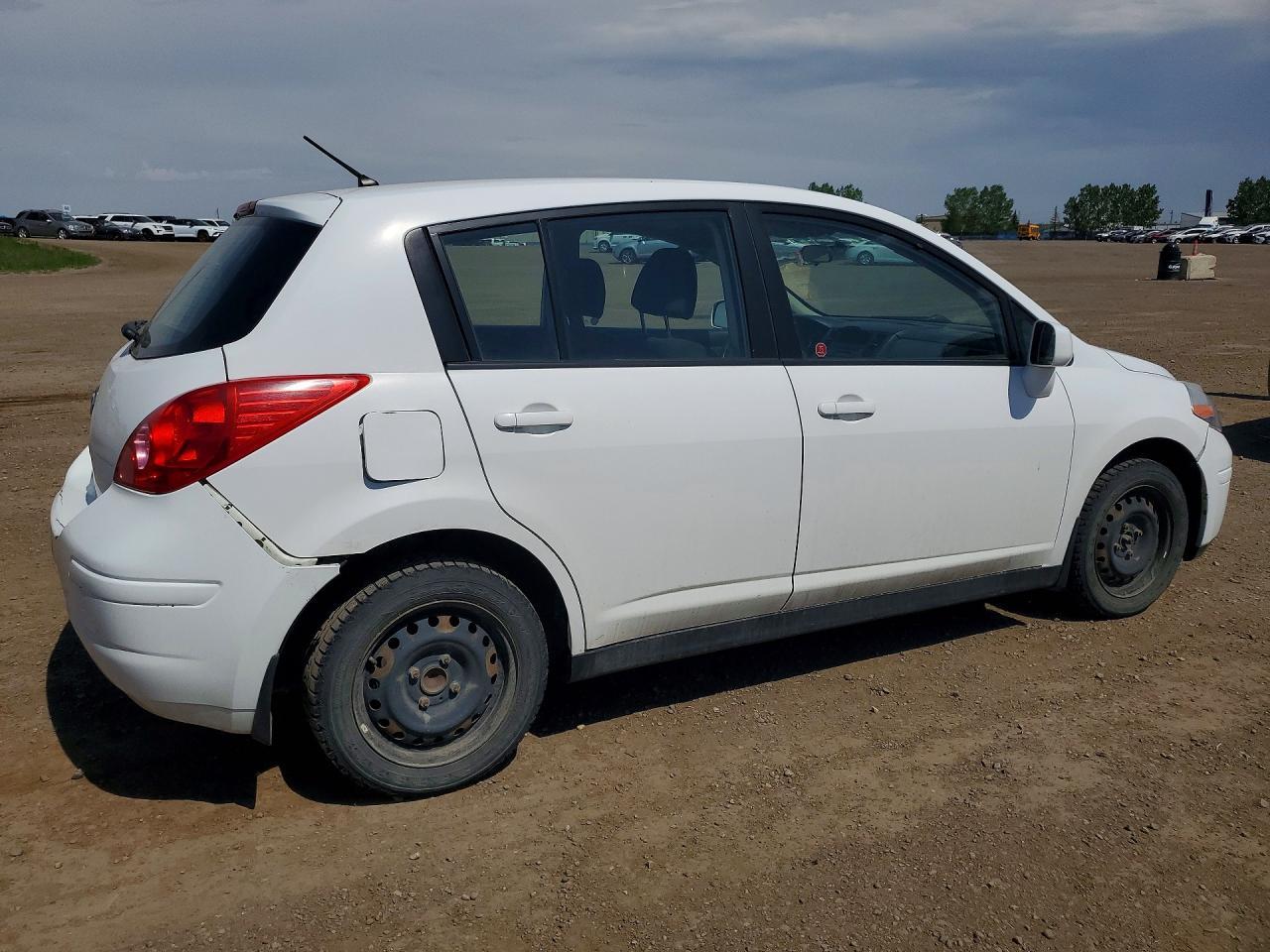 2011 Nissan Versa 1.8 S - Image 3