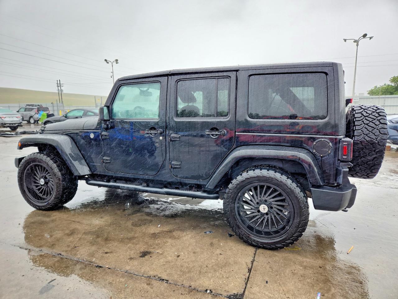 2015 Jeep Wrangler Unlimited Sahara - Image 2