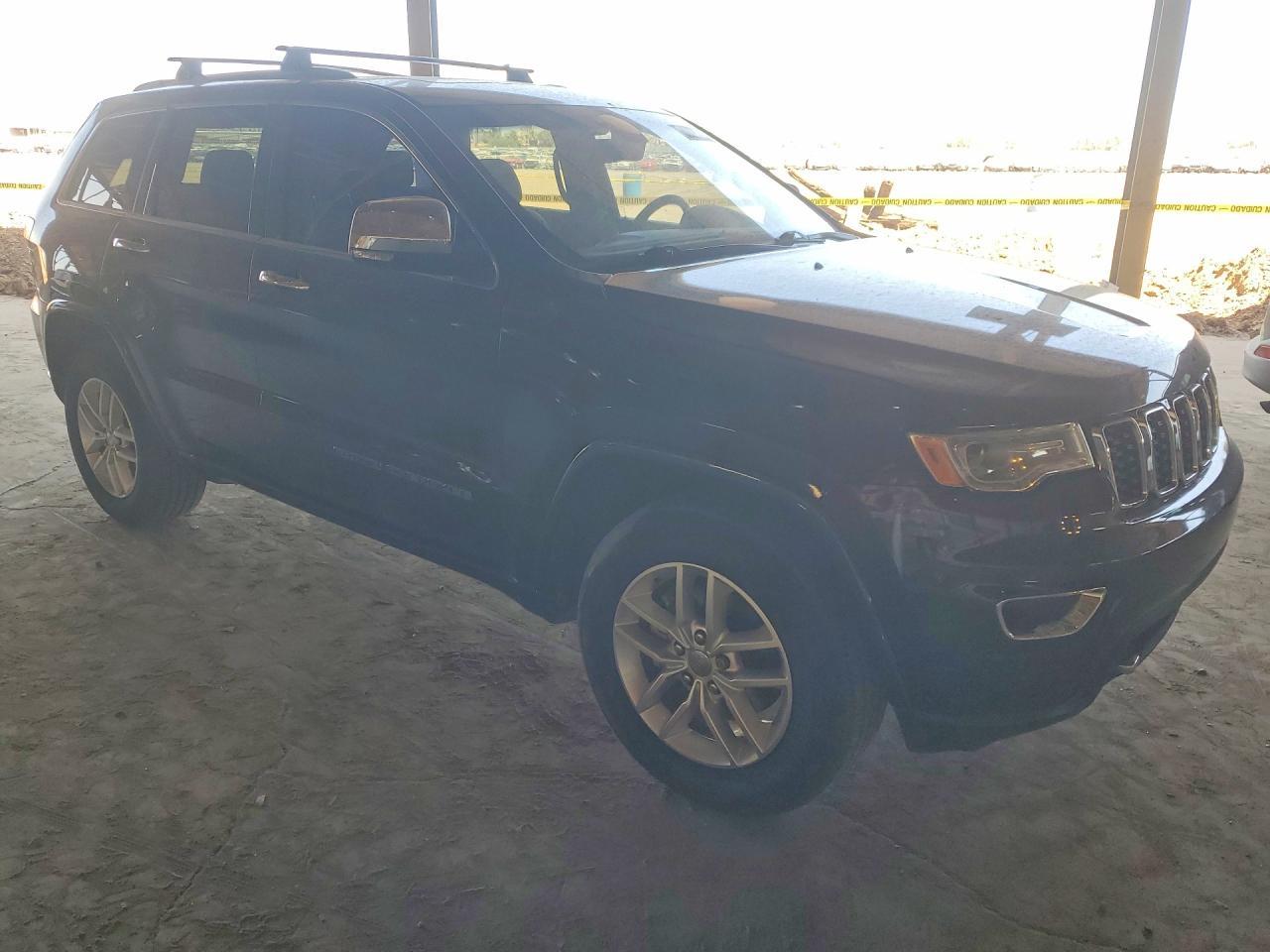 2017 Jeep Grand Cherokee Overland - Image 4