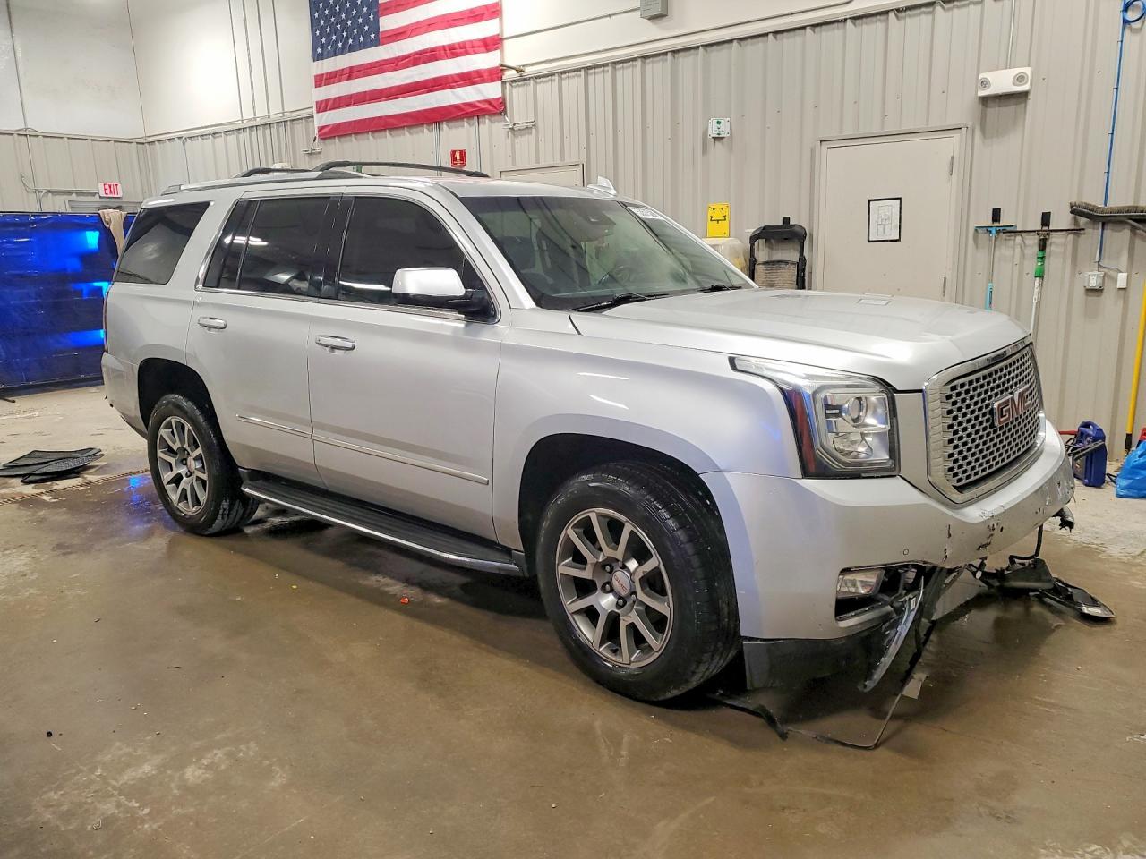 2017 GMC Yukon Denali - Фото 4