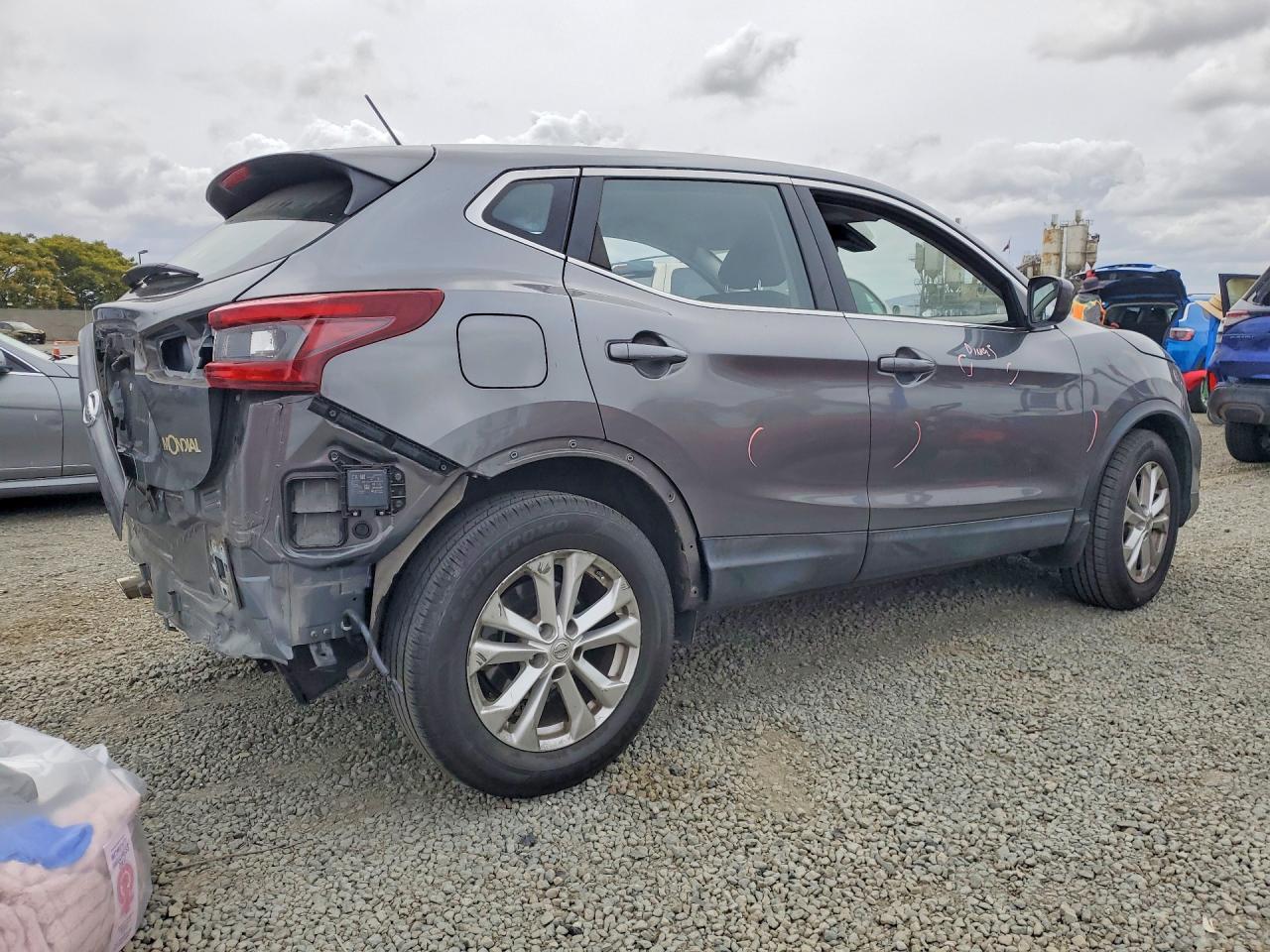 2020 Nissan Rogue - Image 3