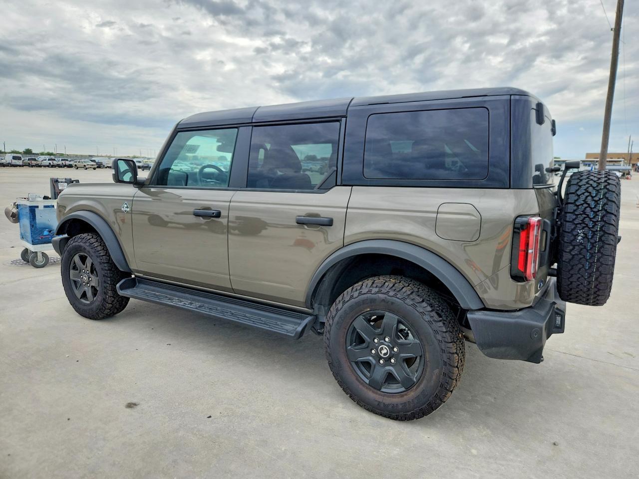 2025 Ford Bronco Outer Banks - Фото 2