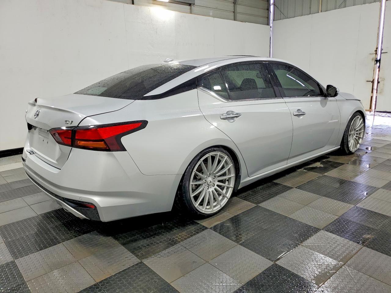 2019 Nissan Altima Sv - Image 3