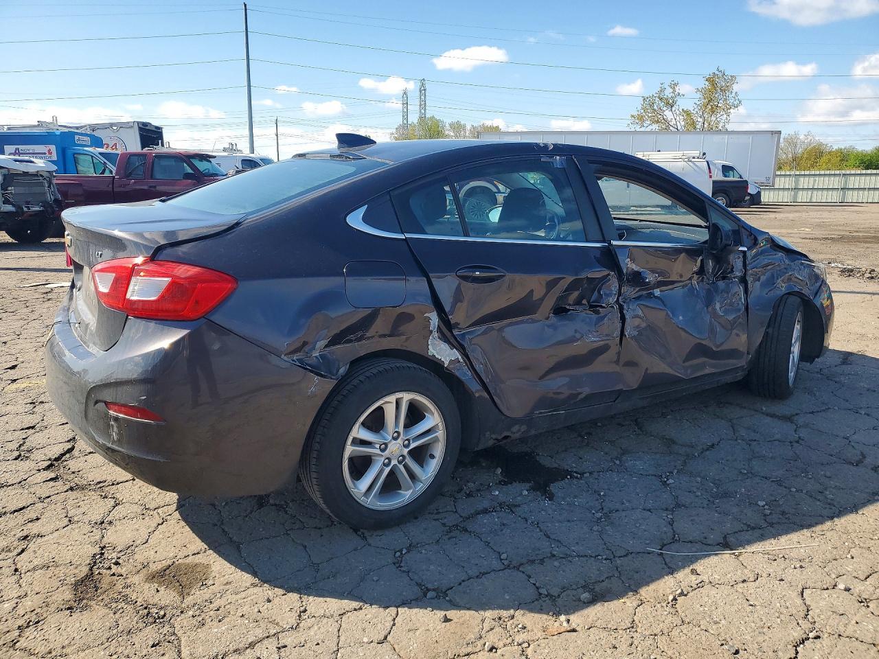 2017 Chevrolet Cruze Lt - Фото 3