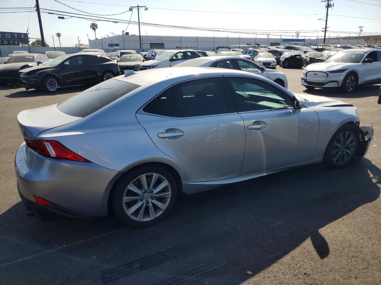 2016 Lexus Is 200T - Фото 3