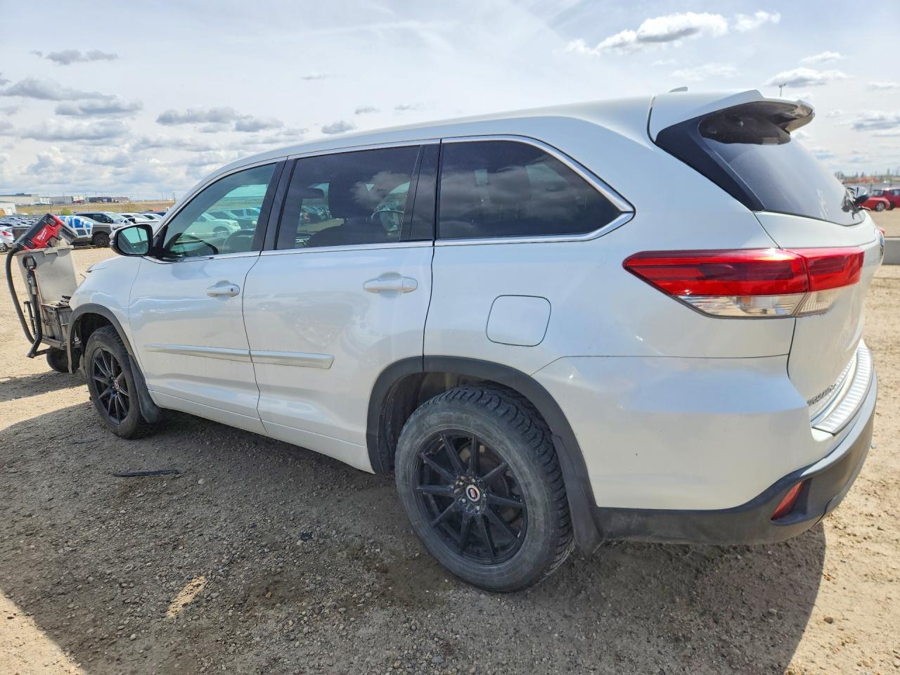 2017 Toyota Highlander Le - Image 2