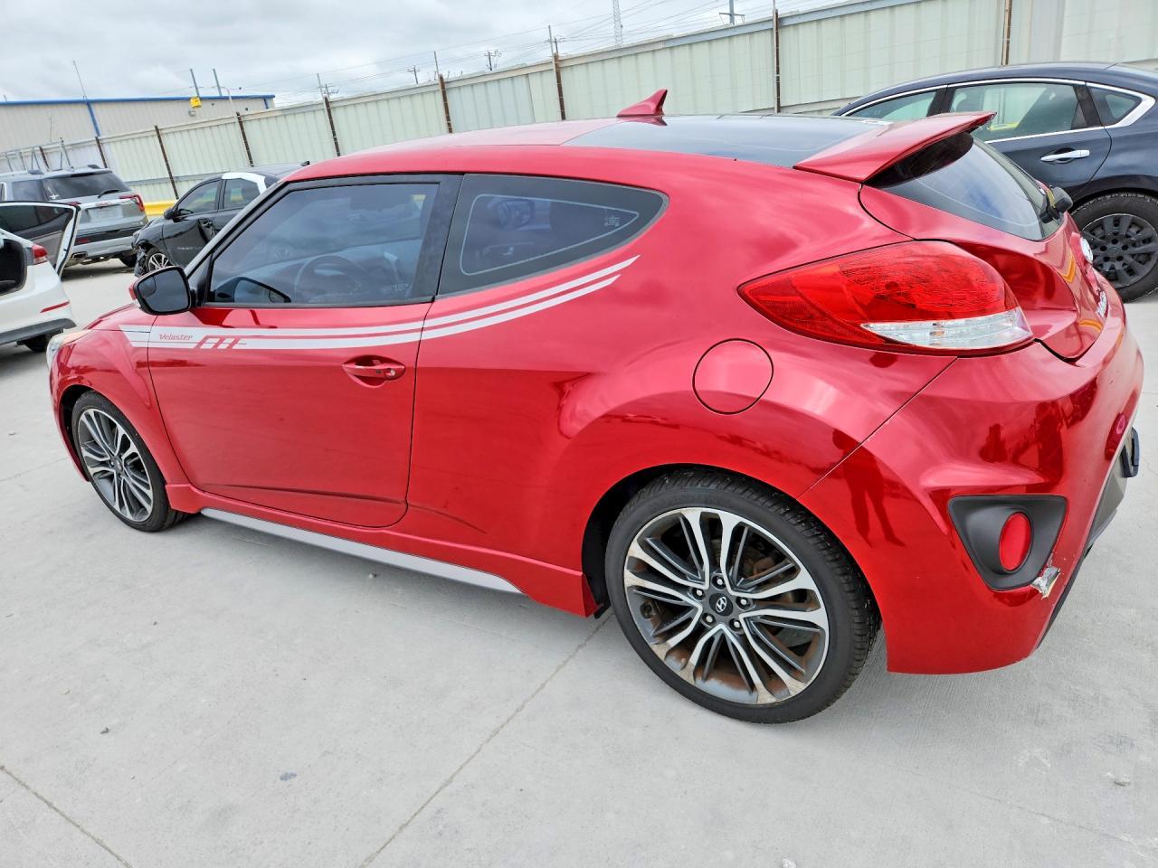 2016 Hyundai Veloster - Фото 2