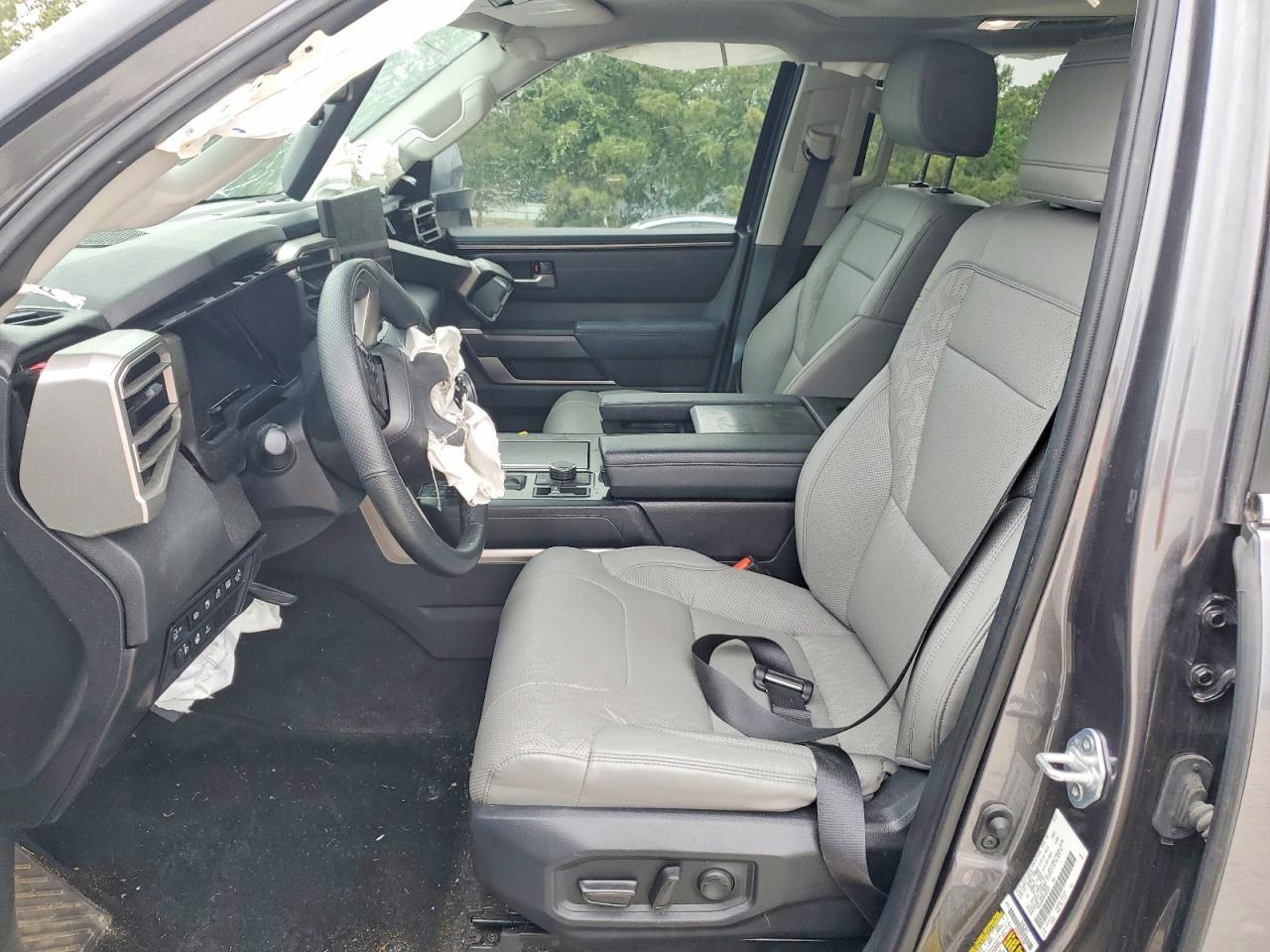 2024 Toyota Sequoia Sr5 - Image 7