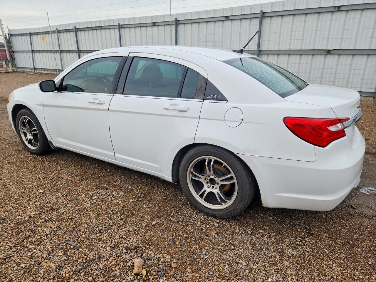 2014 Chrysler 200 Lx - Фото 2