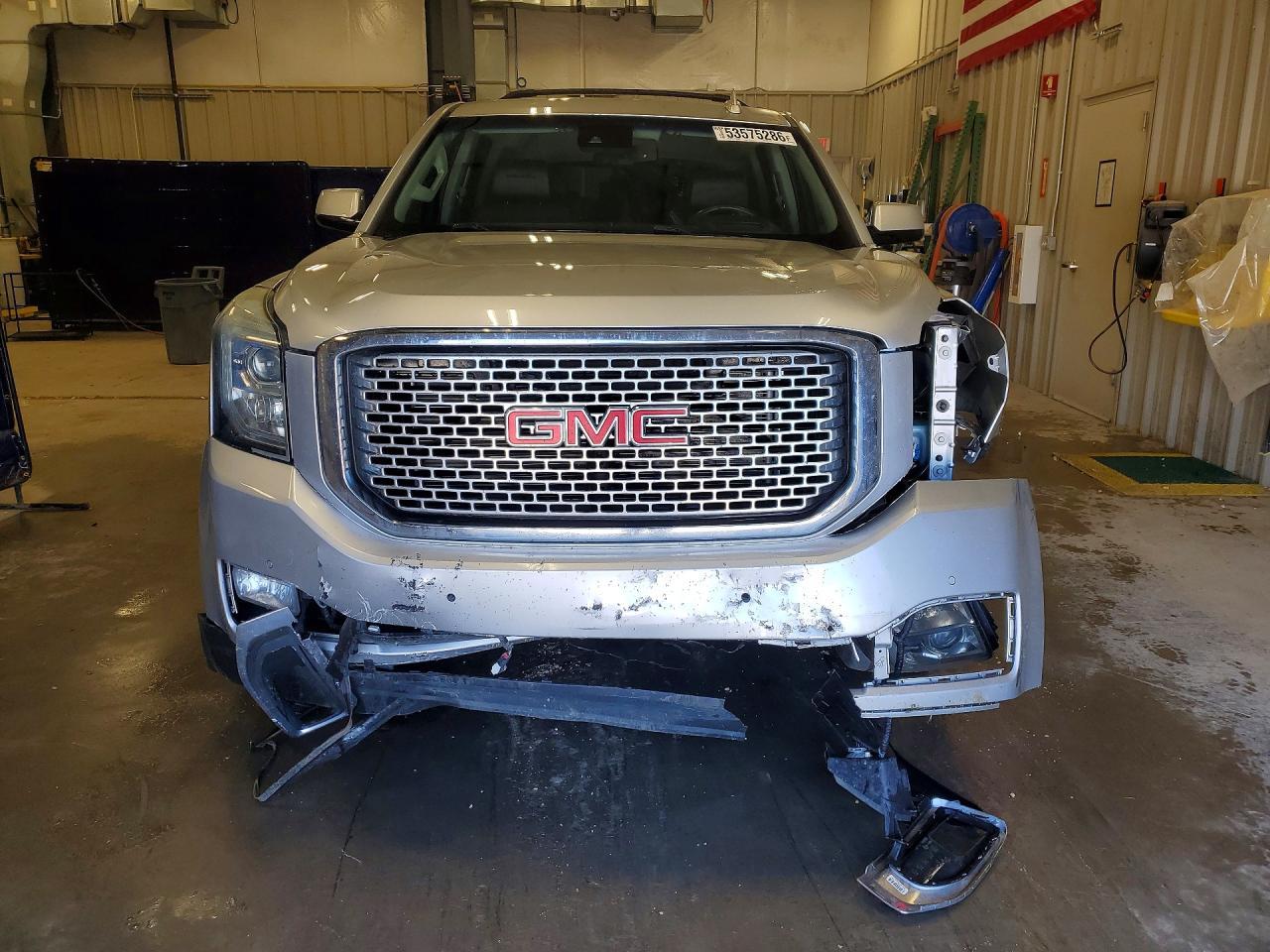 2017 GMC Yukon Denali - Фото 5