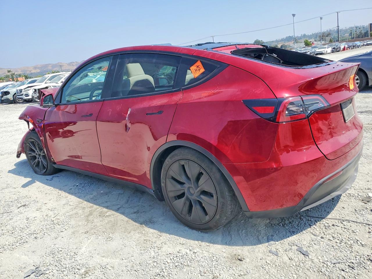 2025 Tesla Model Y - Фото 2