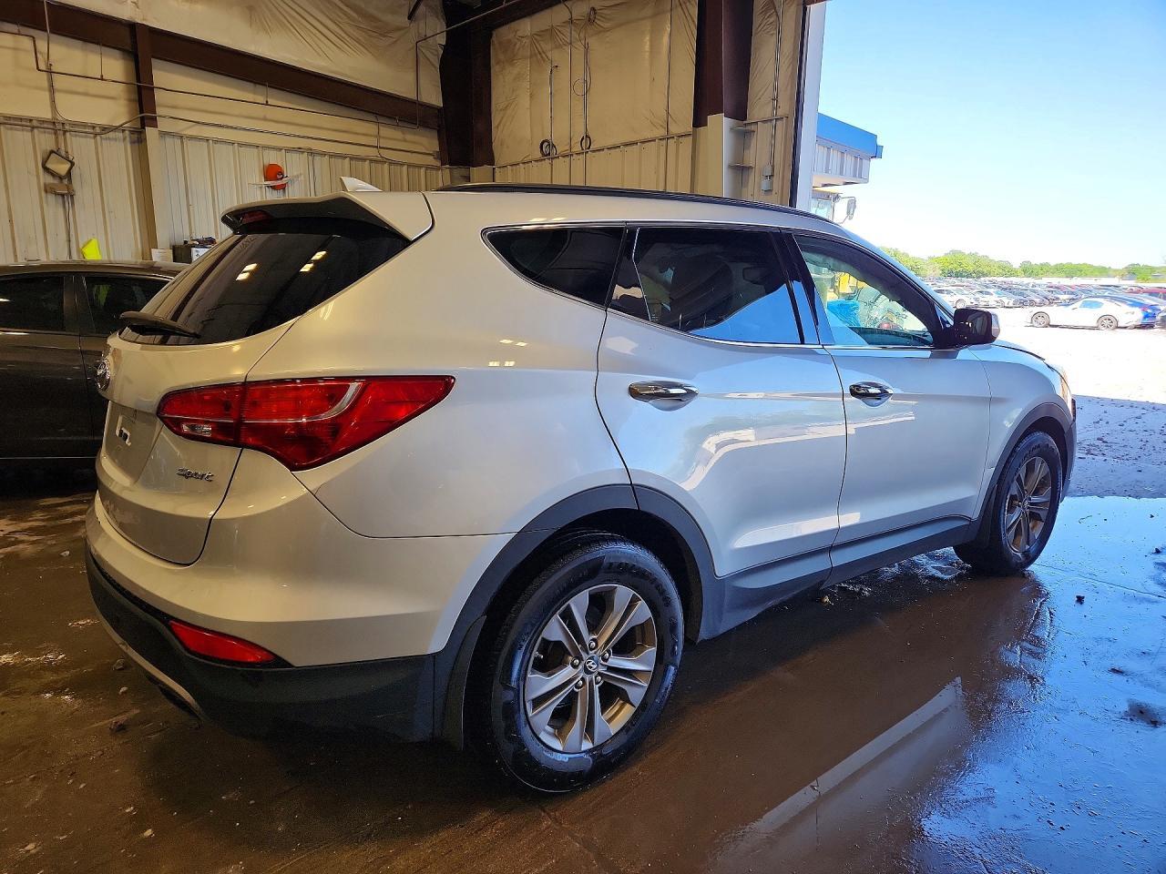 2014 Hyundai Santa Fe Sport 2.4L - Image 3