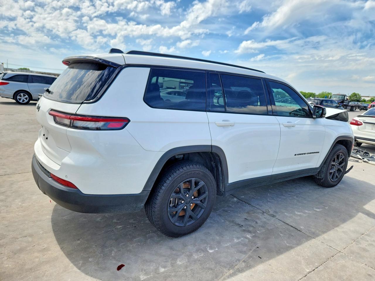 2024 Jeep Grand Cherokee L Laredo - Image 3