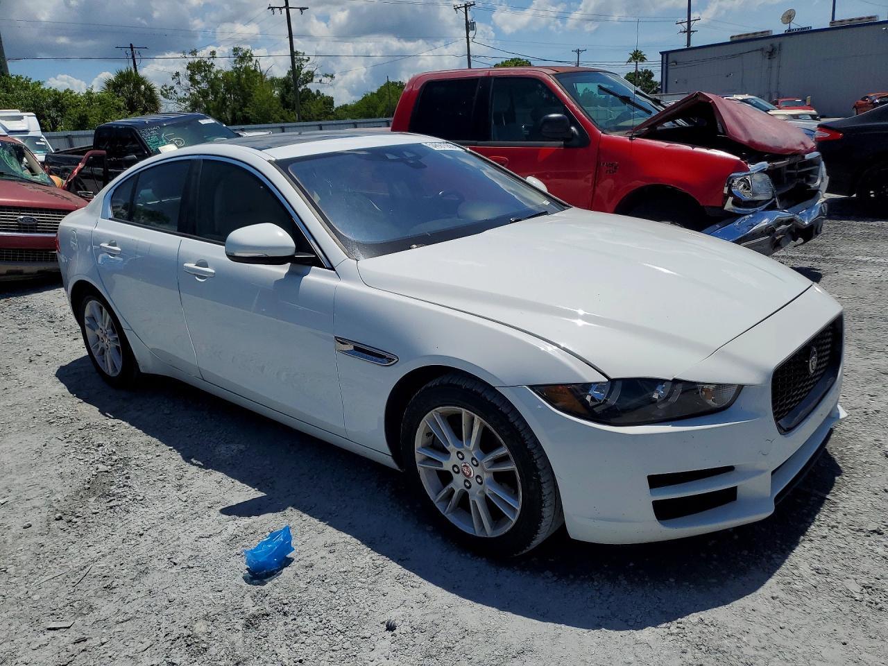 2017 Jaguar Xe Premium - Image 4