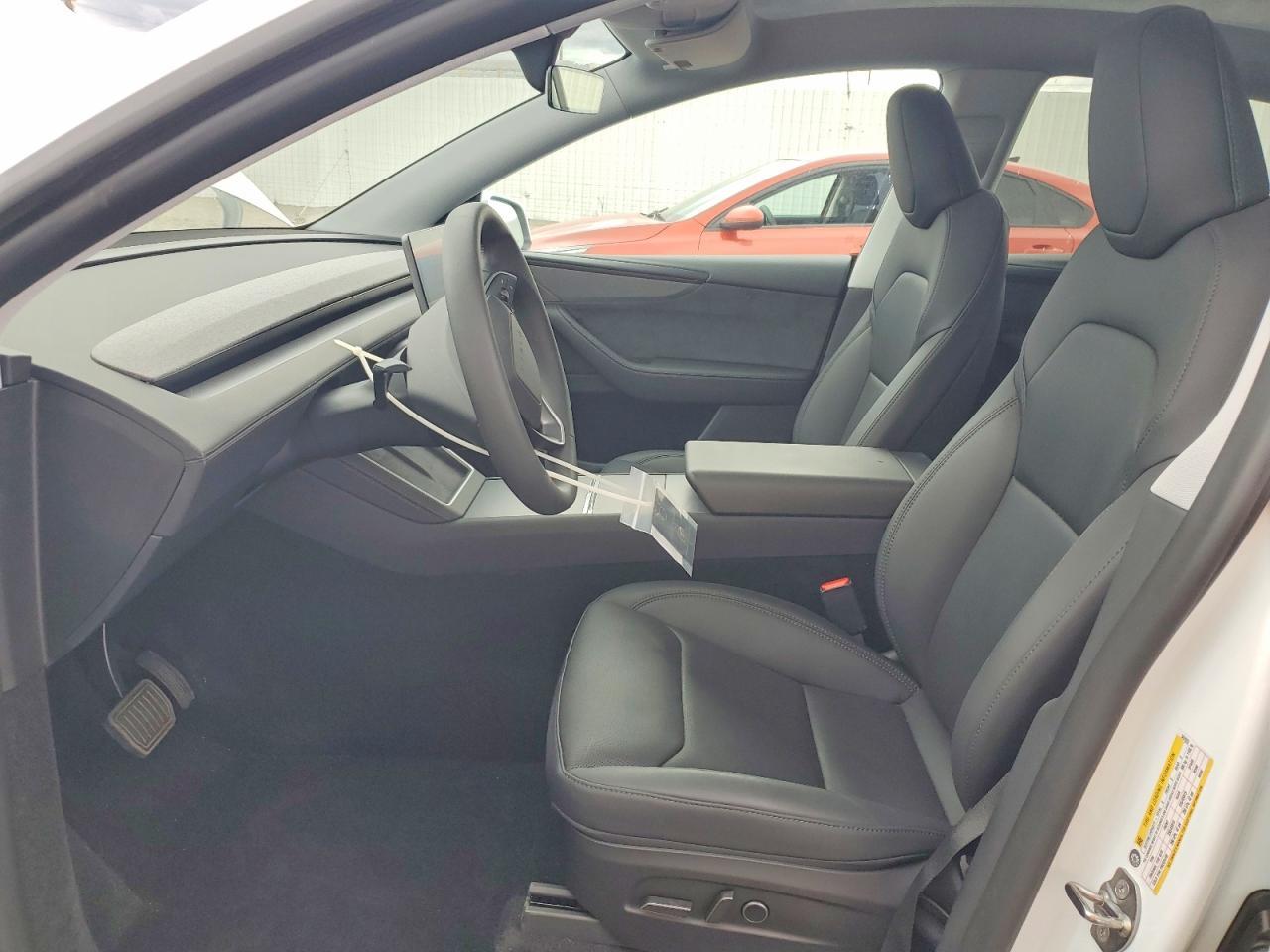 2026 Tesla Model Y - Фото 7