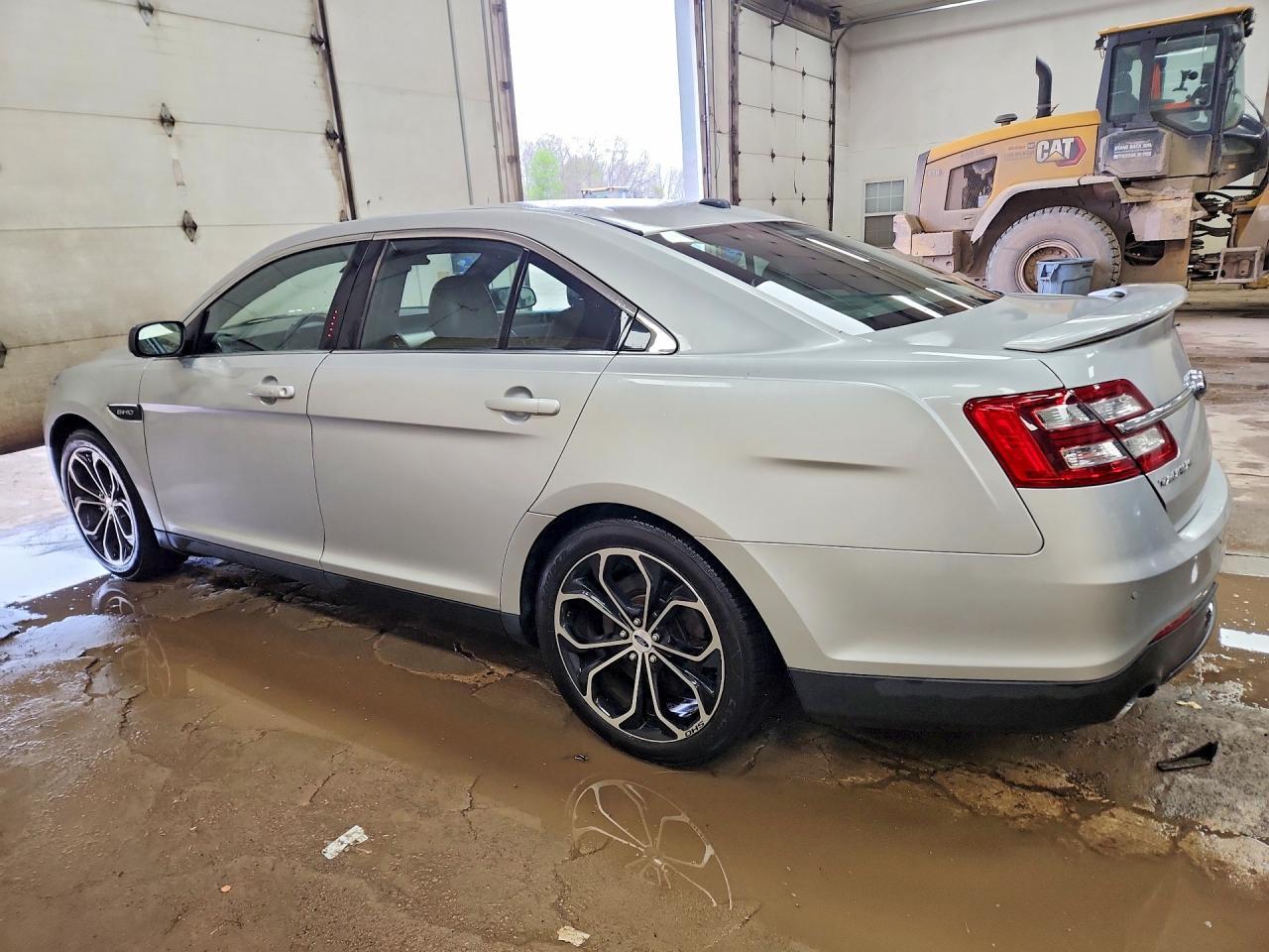 2018 Ford Taurus Sho - Фото 2