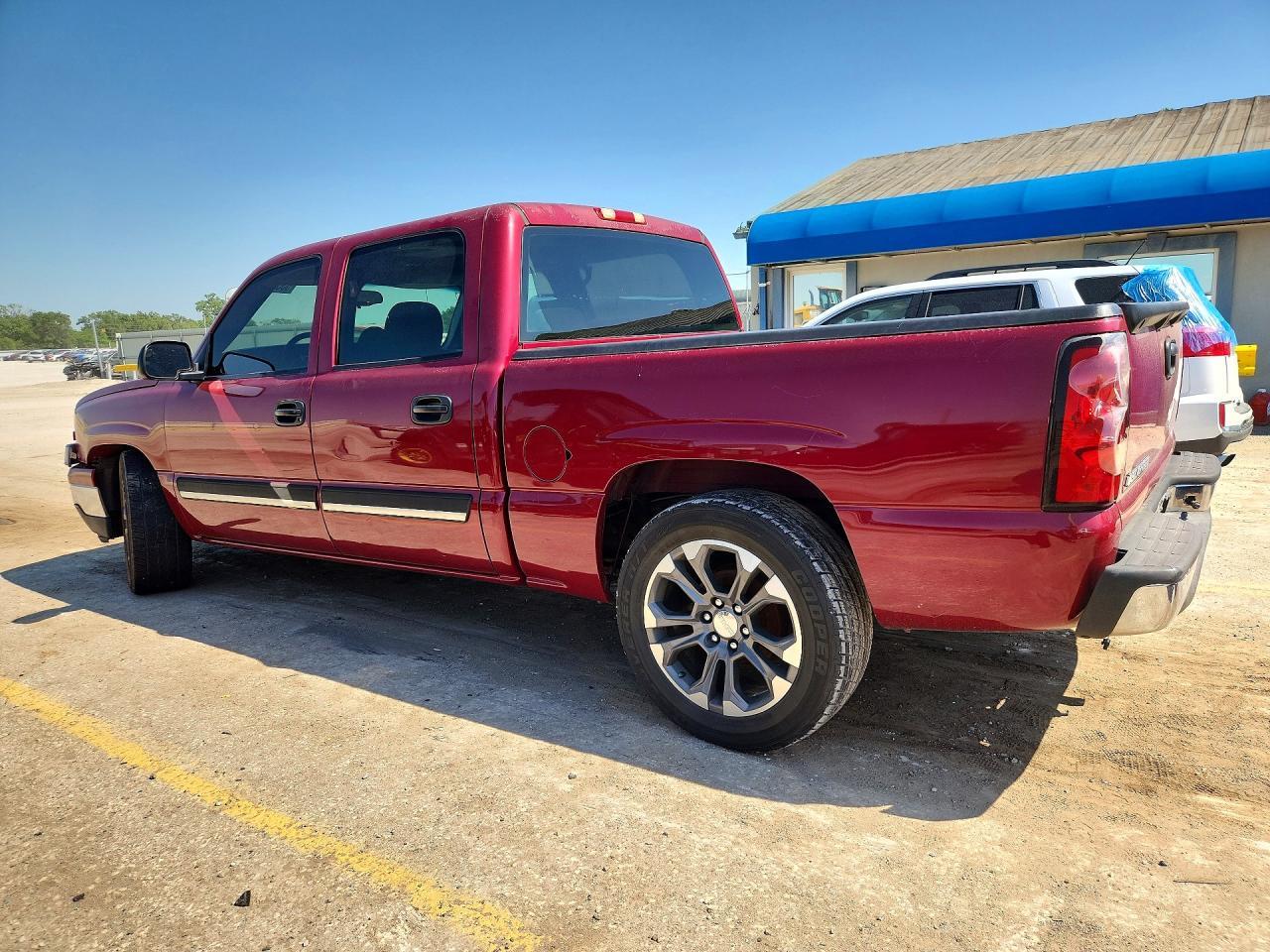 2006 Chevrolet Silverado C1500 - Image 2