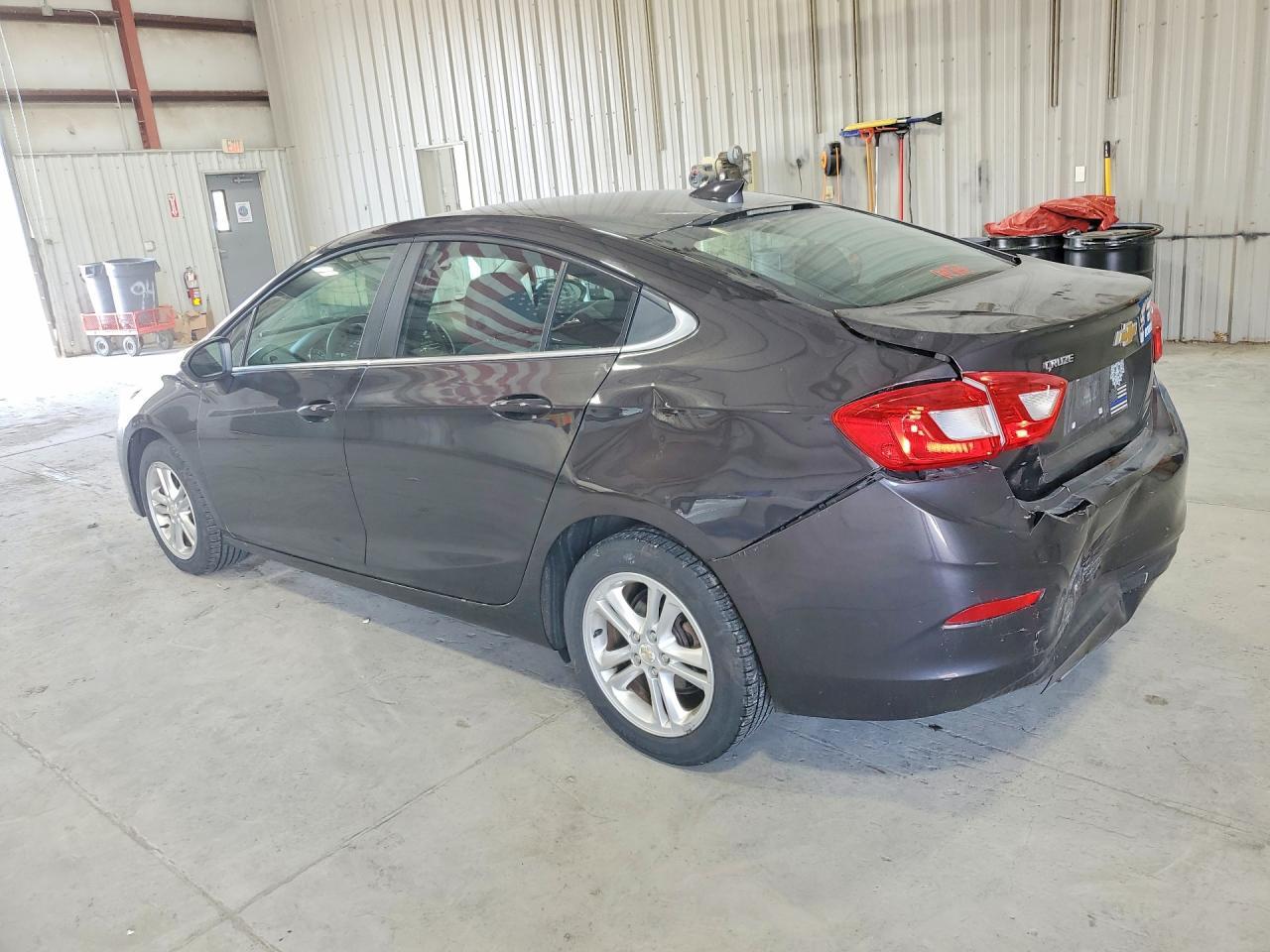 2017 Chevrolet Cruze Lt - Image 2