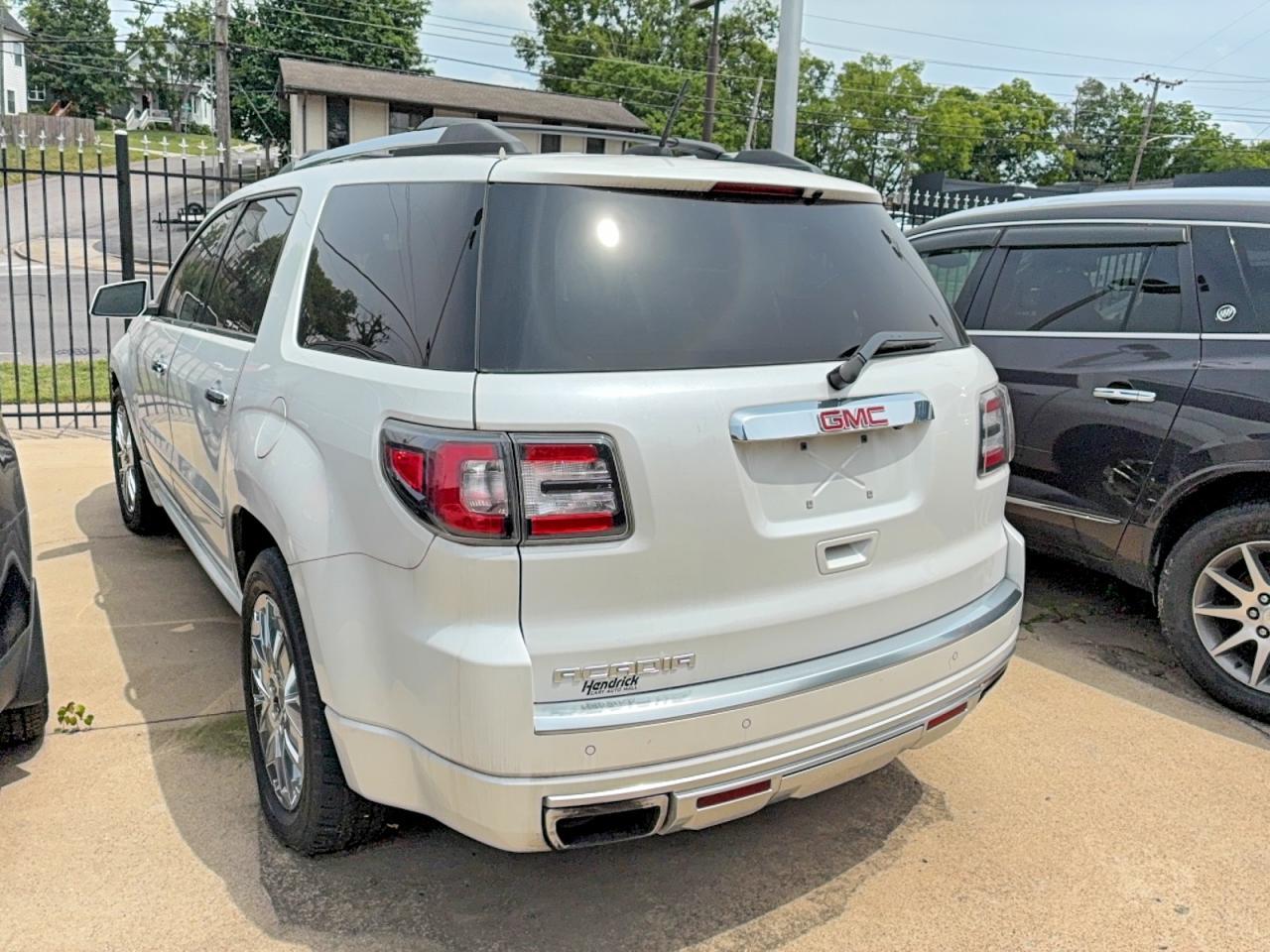 2016 GMC Acadia Denali - Image 3