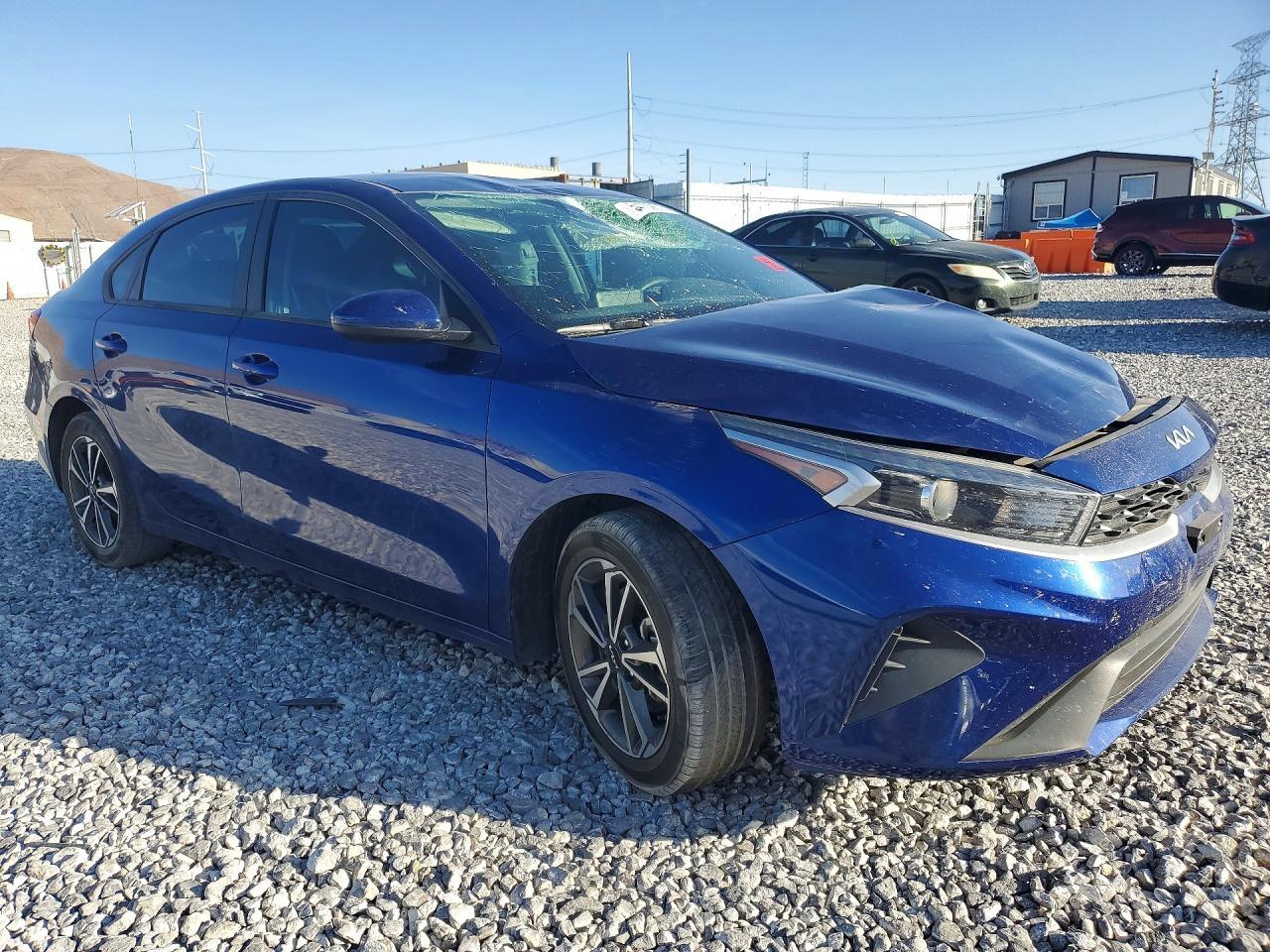 2023 Kia Forte Lxs - Image 4