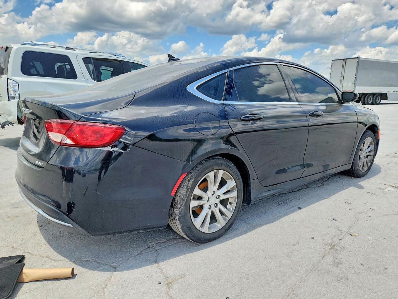 2015 Chrysler 200 Limited - Image 3
