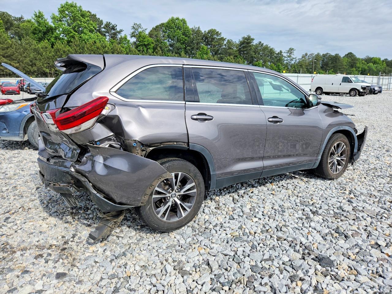 2019 Toyota Highlander Le - Фото 3