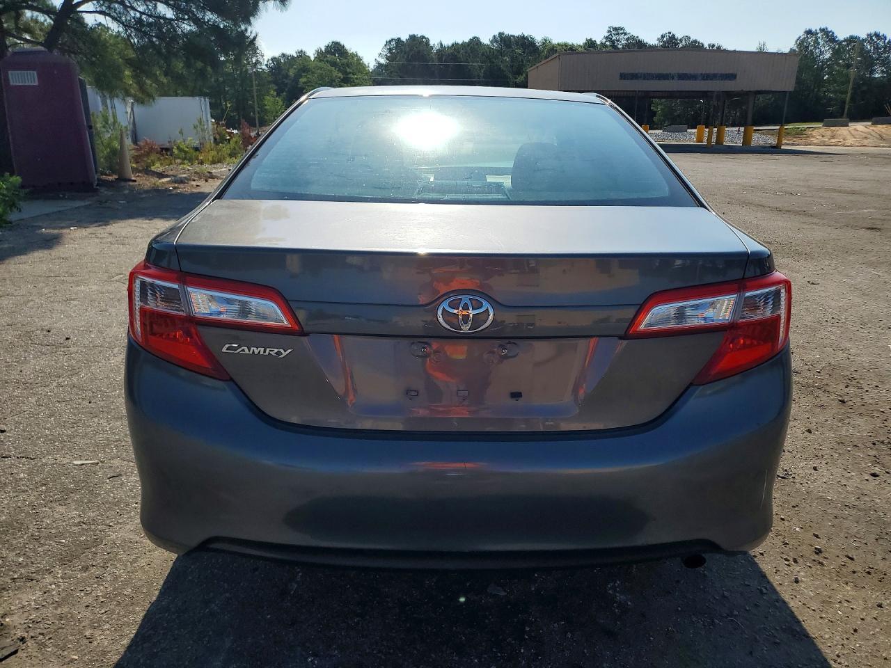 2014 Toyota Camry L - Image 6
