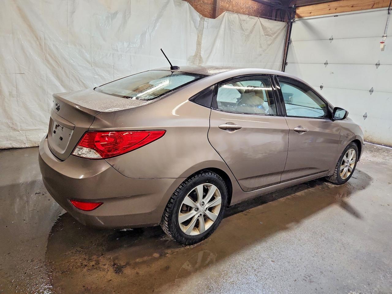 2013 Hyundai Accent Gls - Фото 3