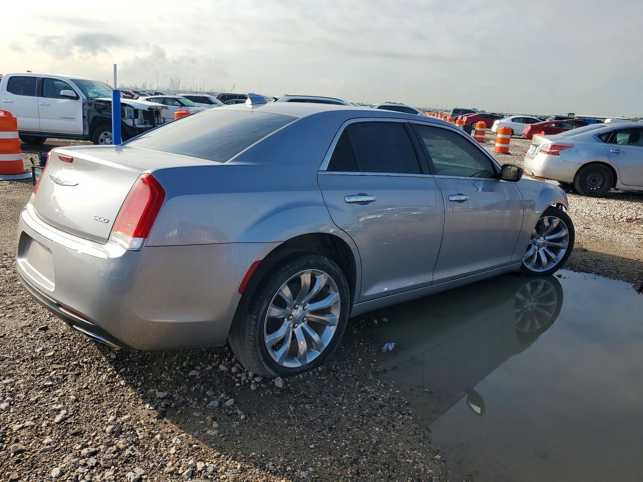2018 Chrysler 300 Limited - Фото 3