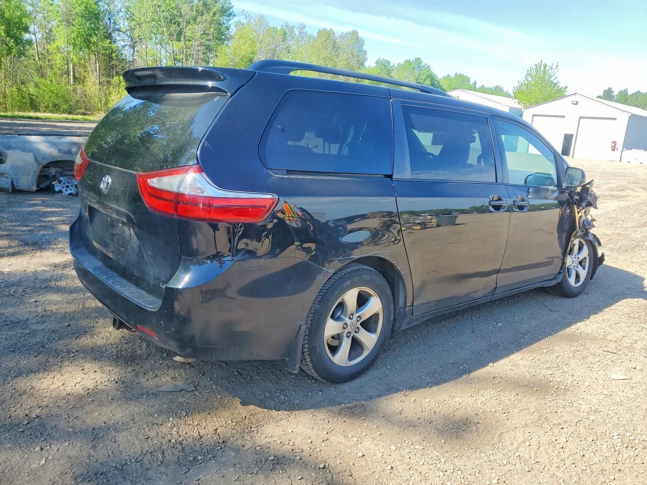 2015 Toyota Sienna Le - Фото 3
