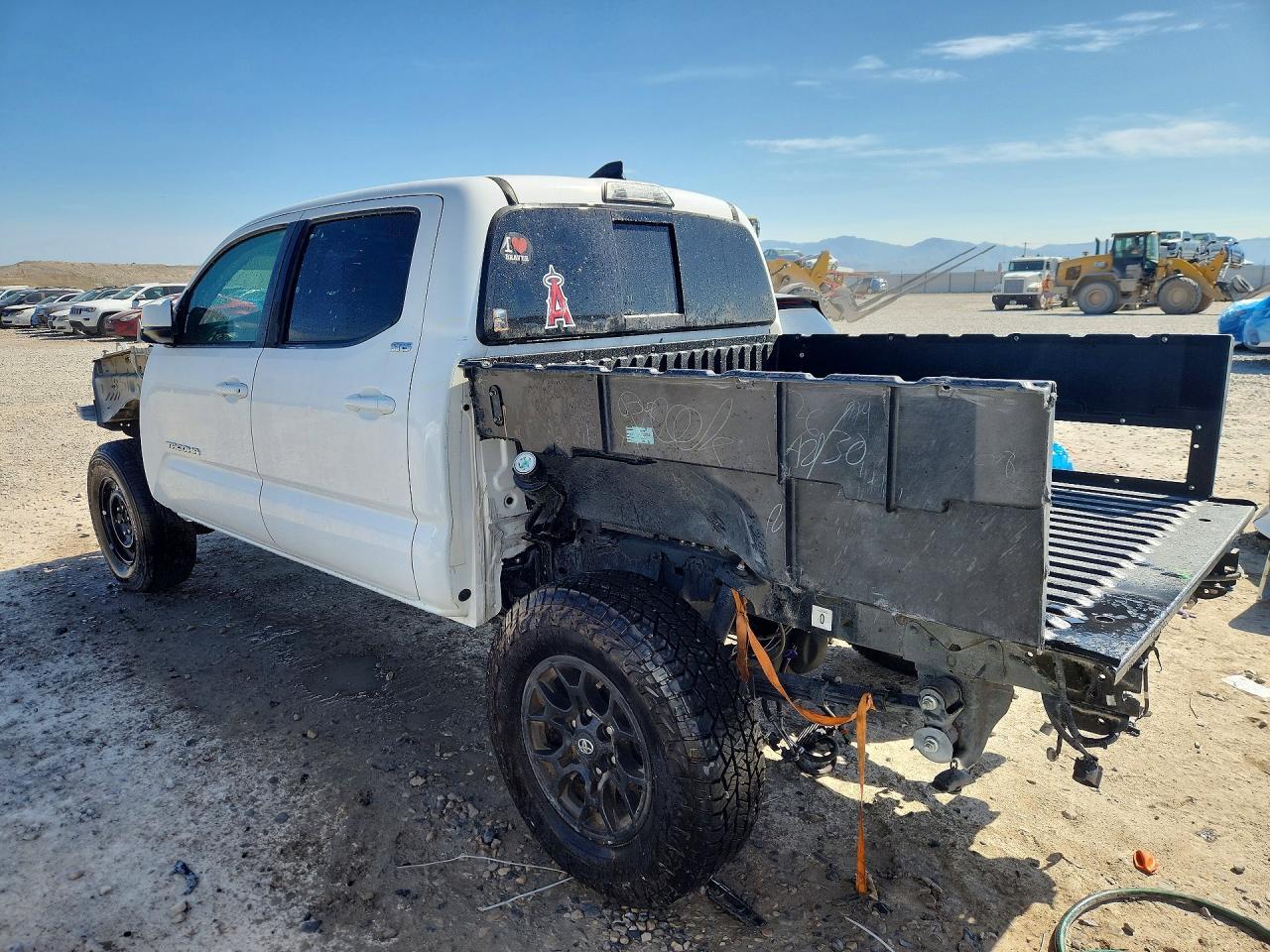 2019 Toyota Tacoma Sr5 V6 - Image 2
