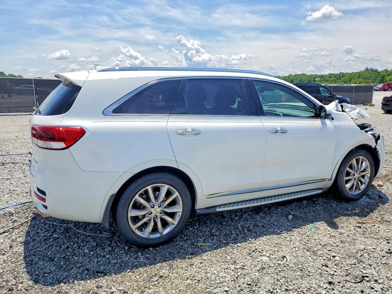 2016 Kia Sorento - Image 3
