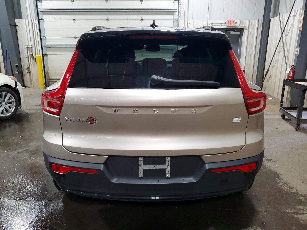 2023 Volvo Xc40 Recharge Plus - Image 6