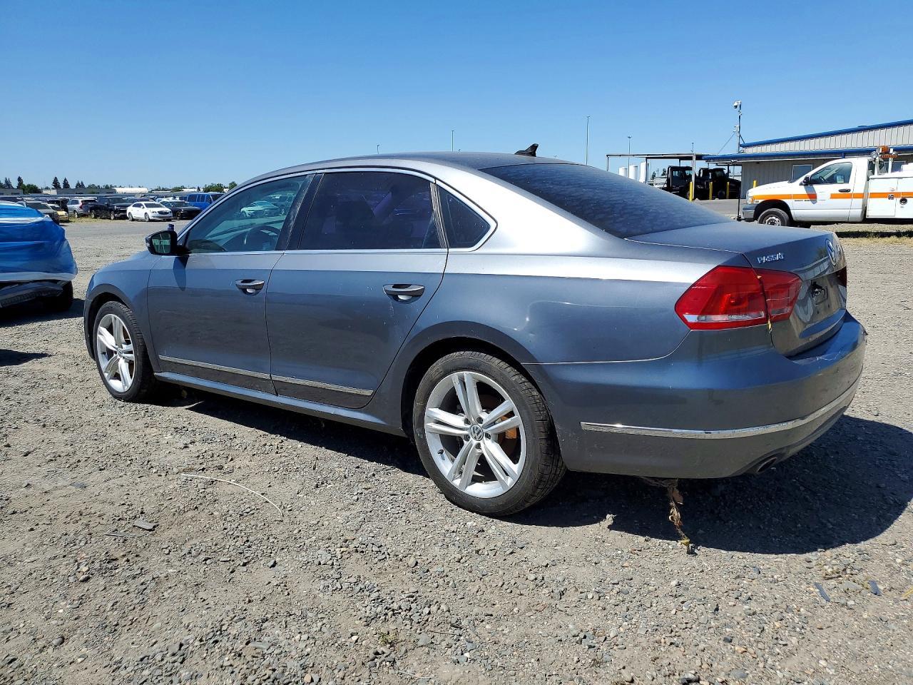 2014 Volkswagen Passat Sel - Image 2