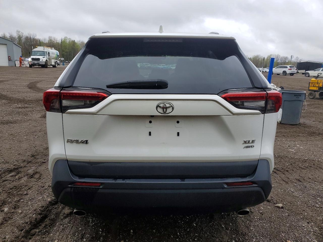 2020 Toyota Rav4 Xle - Image 6