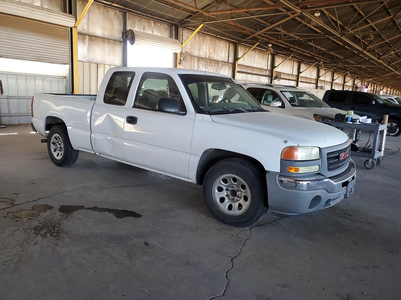 2007 GMC New Sierra C1500 Classic - Image 4