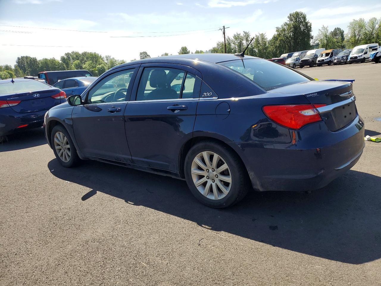 2013 Chrysler 200 Touring - Фото 2