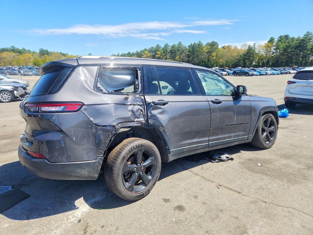 2021 Jeep Grand Cherokee L Laredo - Image 3